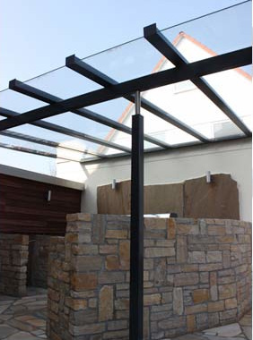 Detail Terrassenüberdachung Metall und Glas